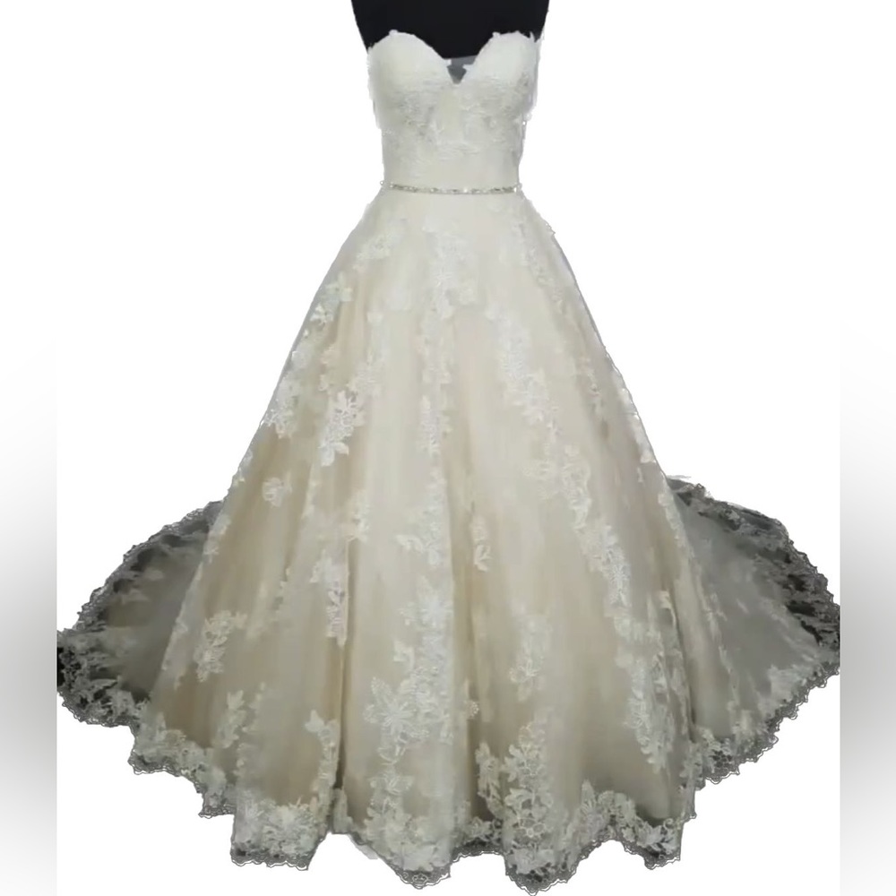 Wedding dress - Picture 7 of 10